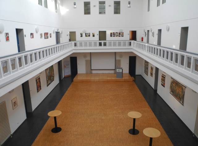 Ausstellung im Atrium der Lohnhalle LünTec in Lünen (C) Gine Selle 2011