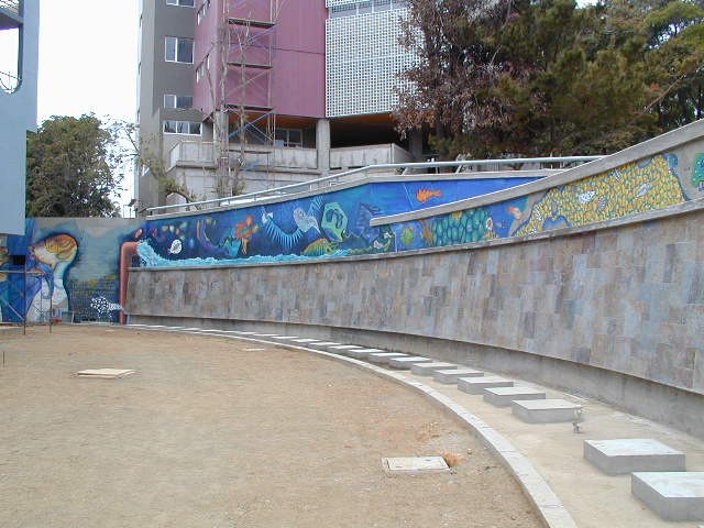 Wandgestaltung in Valparaiso / Chile 2001 (Abschnitt) (C) Gine Selle 2001