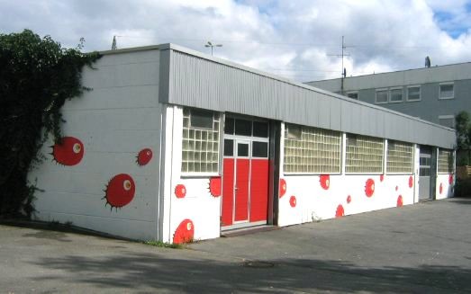 Wandgestaltung einer Lagerhalle der Fa. NEUHAUS-PAPIER in Dortmund 2006 (C) Gine Selle