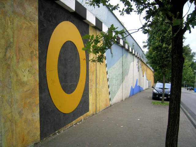 Umsetzung der Zechenmauergestaltung (1.Preis) mit arbeitsl. Jugendlichen in Essen  1998